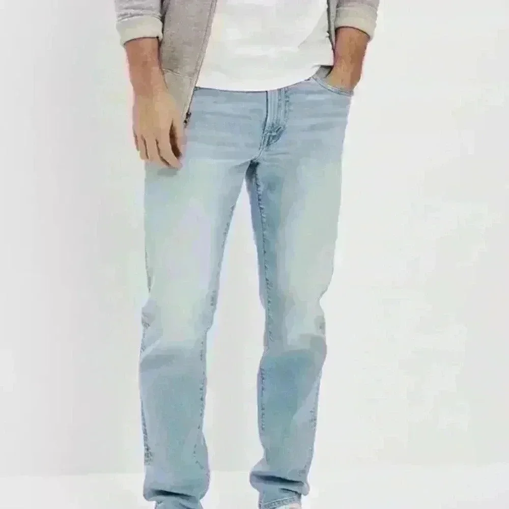 American Eagle Airflex+ Men’s Light Wash Straight Leg Jeans size 28x30.
